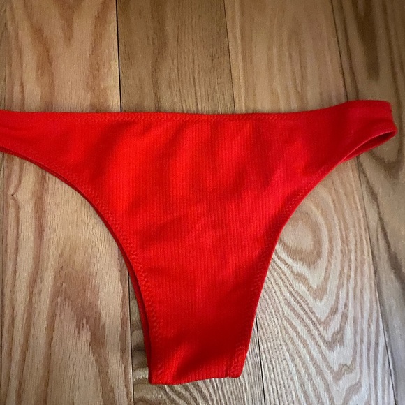 Red bikini bottoms - Picture 2 of 2